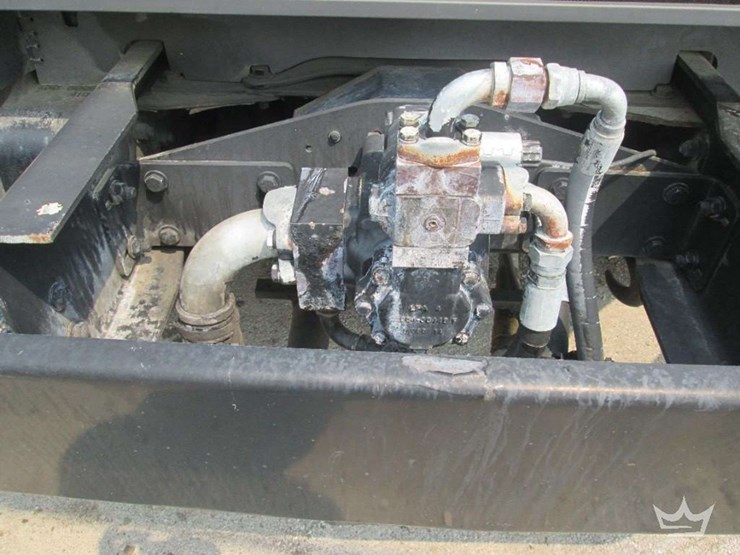 2015-freightliner-108sd-image-29