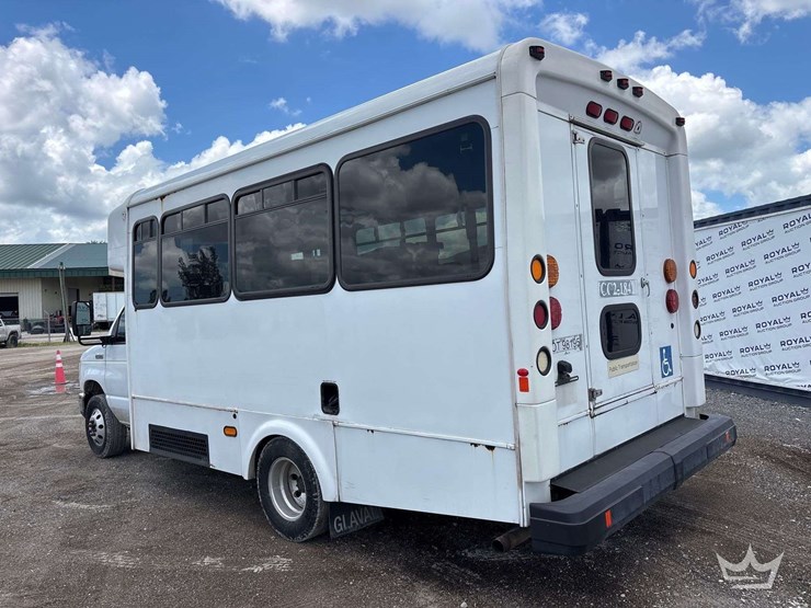 2017-ford-e450-image-4