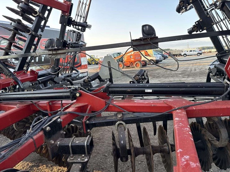 case-ih-330-image-9