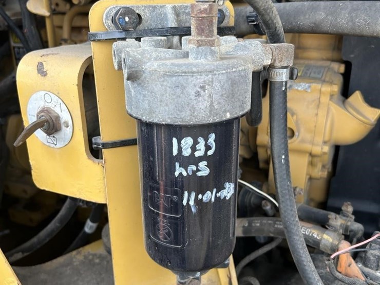 2015-caterpillar-910k-image-32