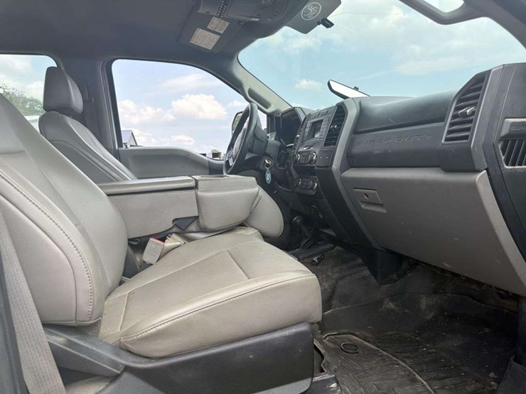 2019-ford-f550-xl-image-28