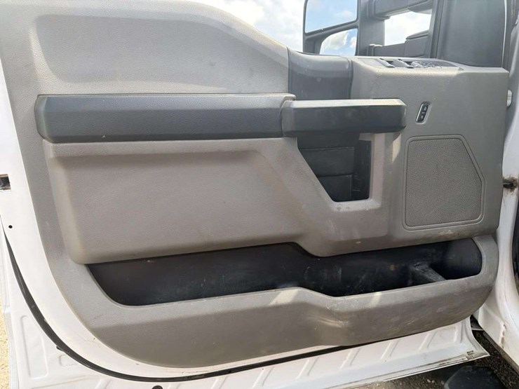 2019-ford-f550-xl-image-10