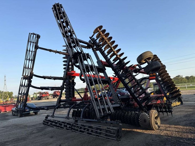 case-ih-330-image-3