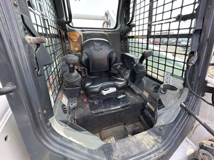 2016-bobcat-t870-image-15