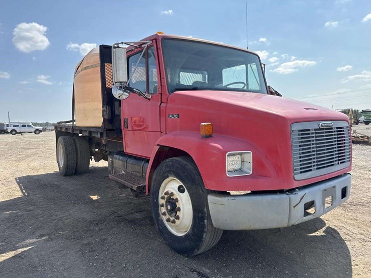 2003-freightliner-fl70-image-5
