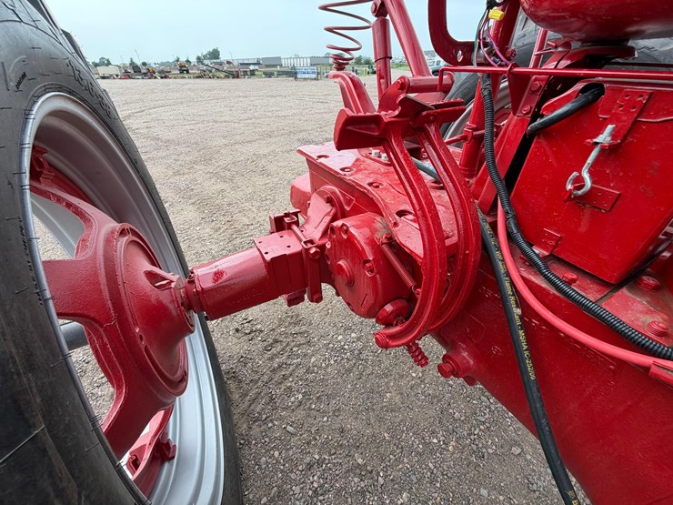 1952-farmall-super-m-tractor-image-29