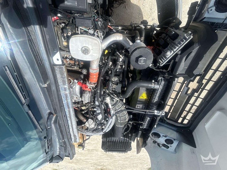 2024-chevrolet-silverado-6500hd-image-9