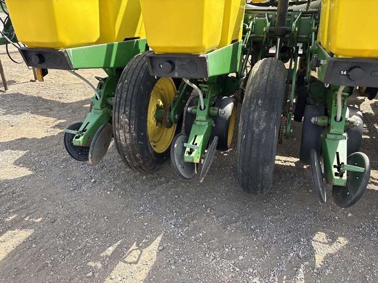 john-deere-7200-image-21