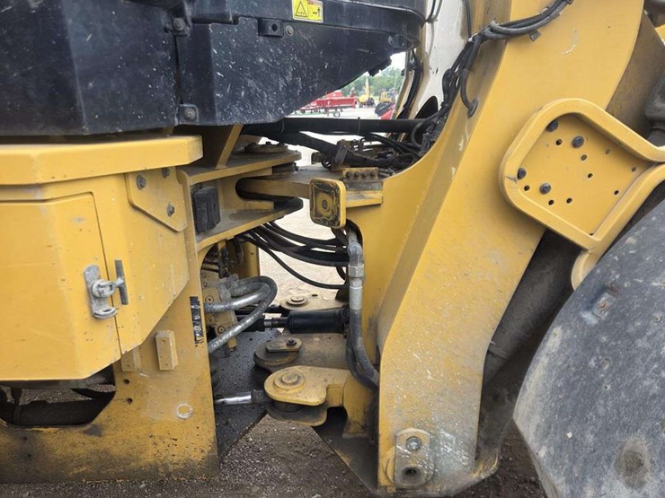 caterpillar-930k-image-16