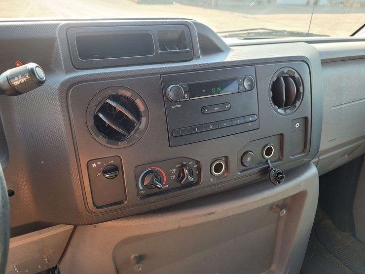 2013-ford-e150-image-18
