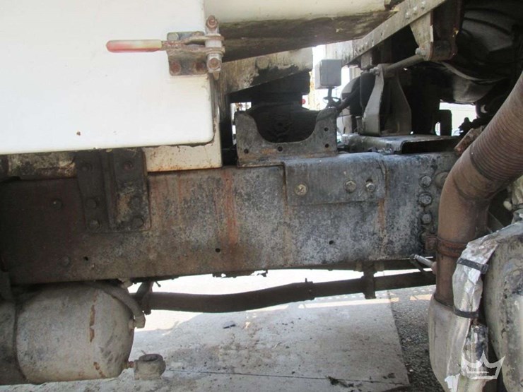 2015-freightliner-108sd-image-19