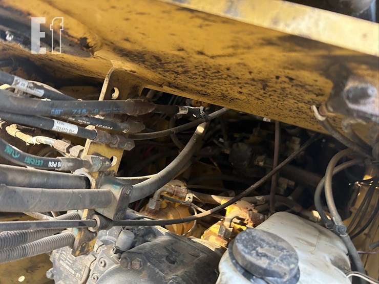 2015-caterpillar-910k-image-22