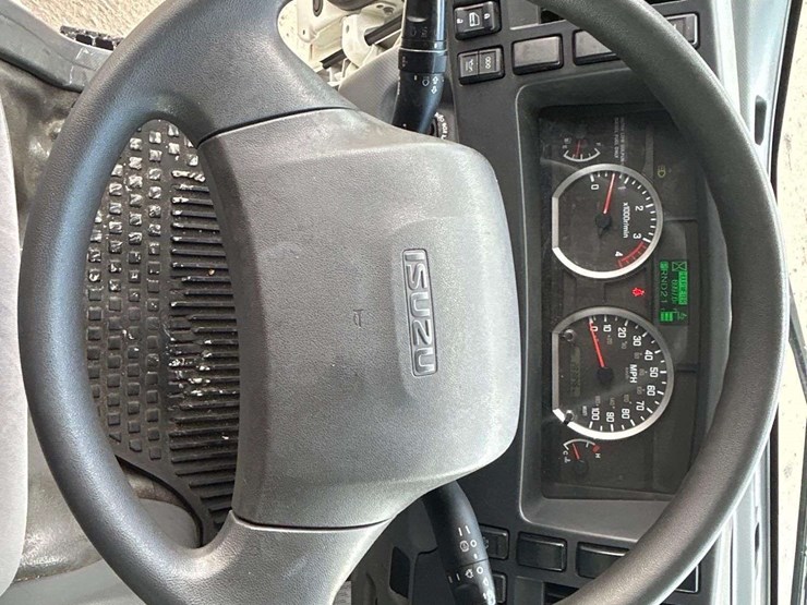 2019-isuzu-nrr-image-16