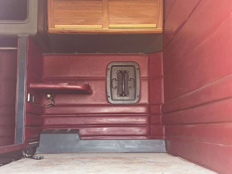 1998-peterbilt-379-image-58