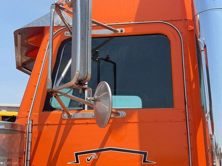1998-peterbilt-379-image-50