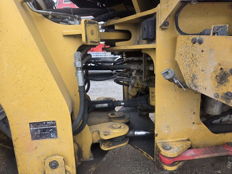 caterpillar-930k-image-12