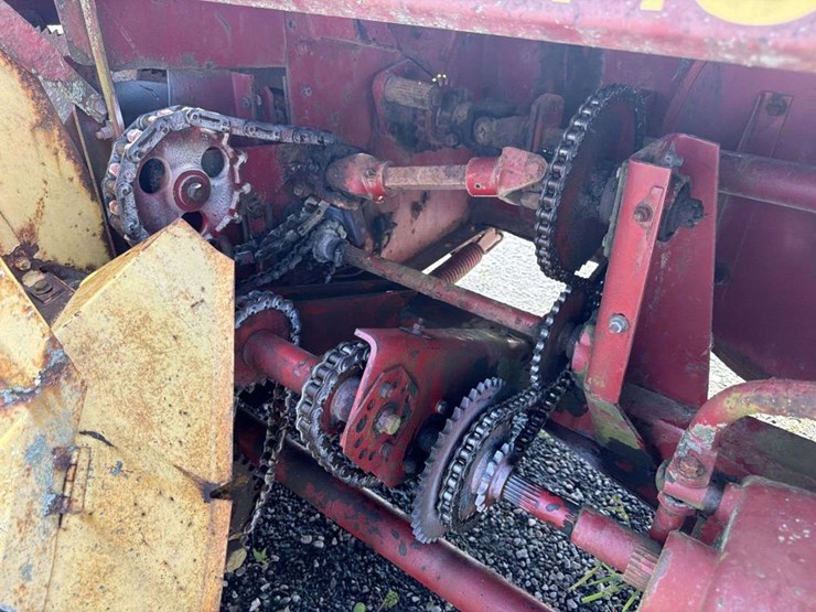 new-holland-782-image-11