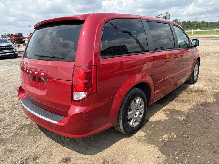 2012-dodge-grand-caravan-se-image-3