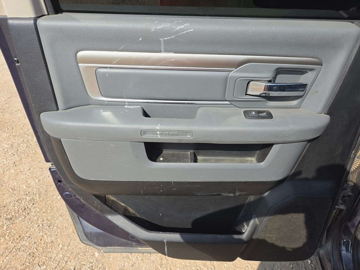 2014-ram-1500-slt-image-10