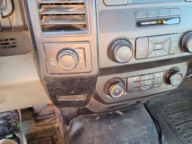 2017-ford-f150-image-17