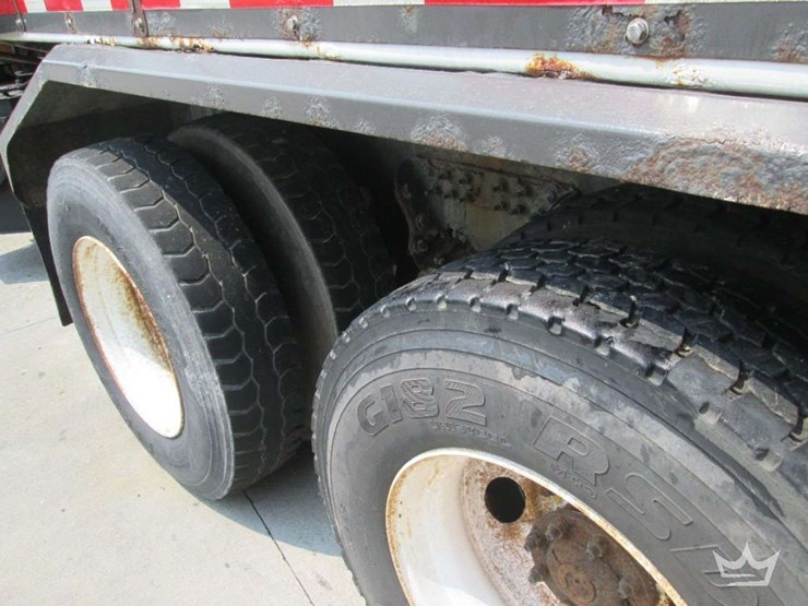 2015-freightliner-108sd-image-32