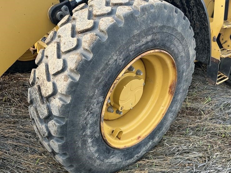 2015-caterpillar-910k-image-9