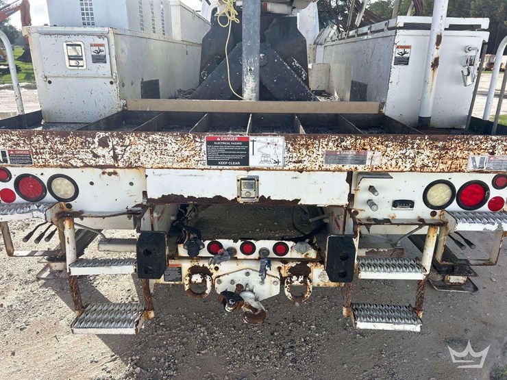2014-freightliner-m2-106-image-29