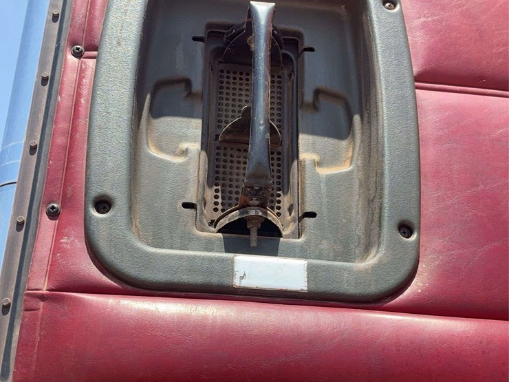 1998-peterbilt-379-image-59