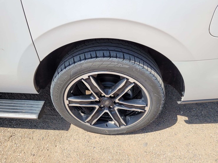 2019-ford-expedition-limited-image-7