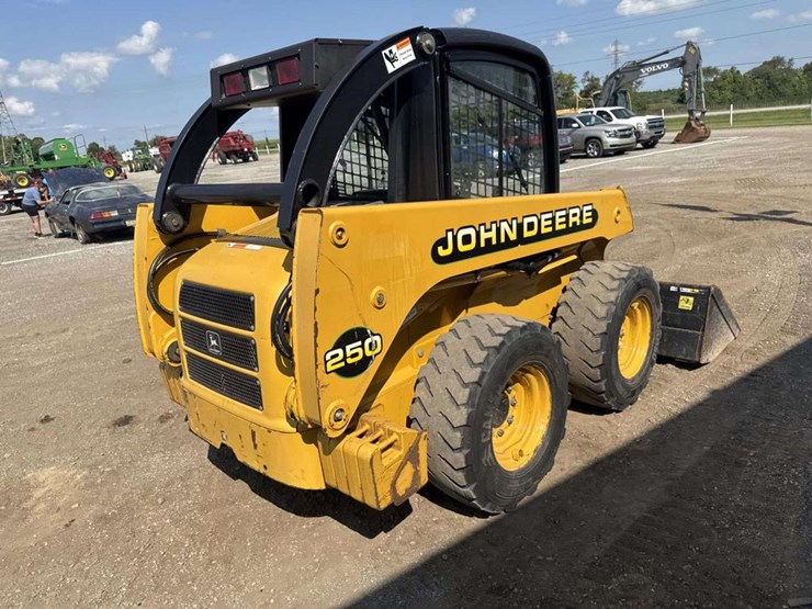 john-deere-250-image-3
