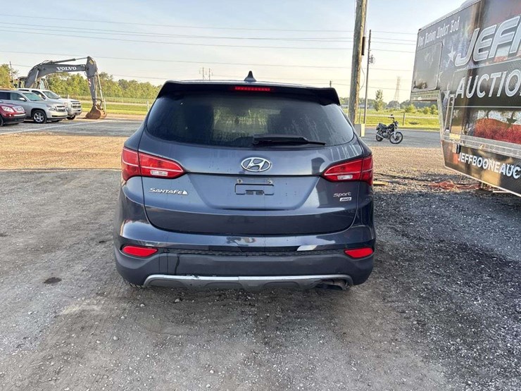2015-hyundai-santa-fe-image-3
