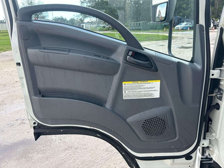 2019-isuzu-nrr-image-14