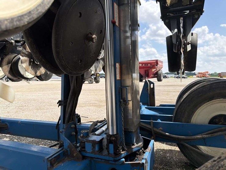 kinze-2600-image-24