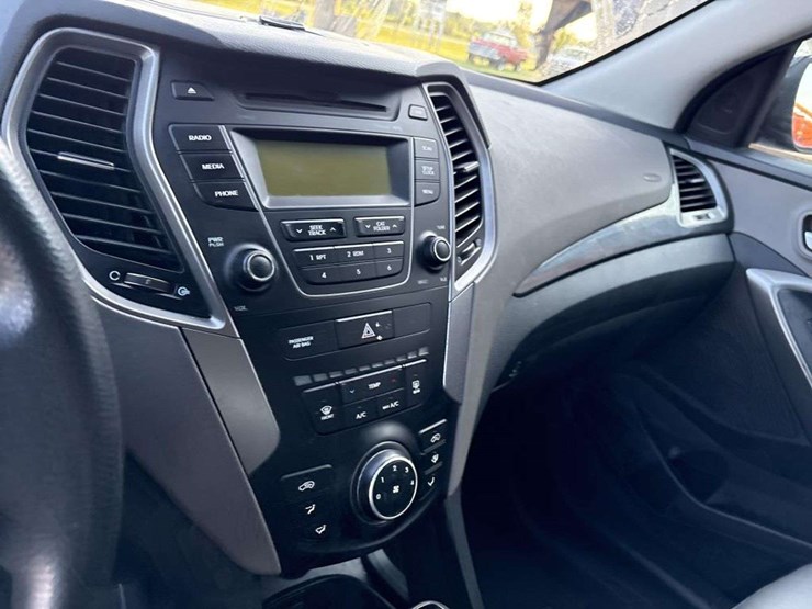 2015-hyundai-santa-fe-image-19