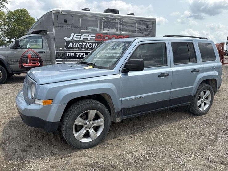 2013-jeep-patriot-sport-image-1