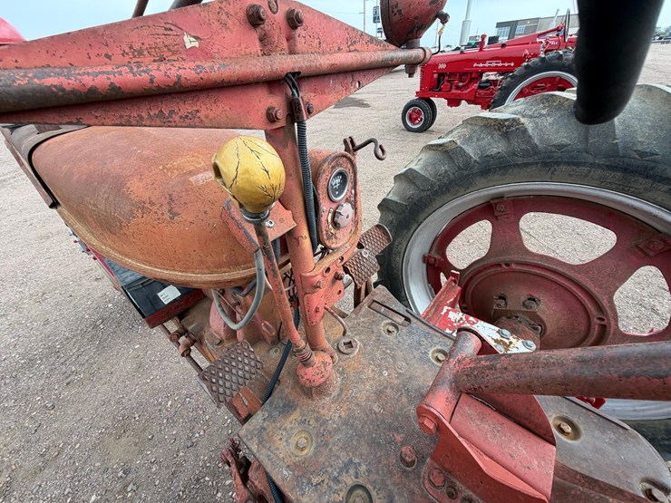 1948-ihc-farmall-h-tractor-image-22