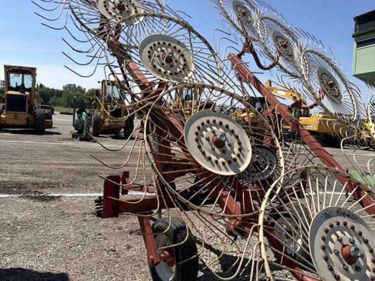 hesston-5010-image-3