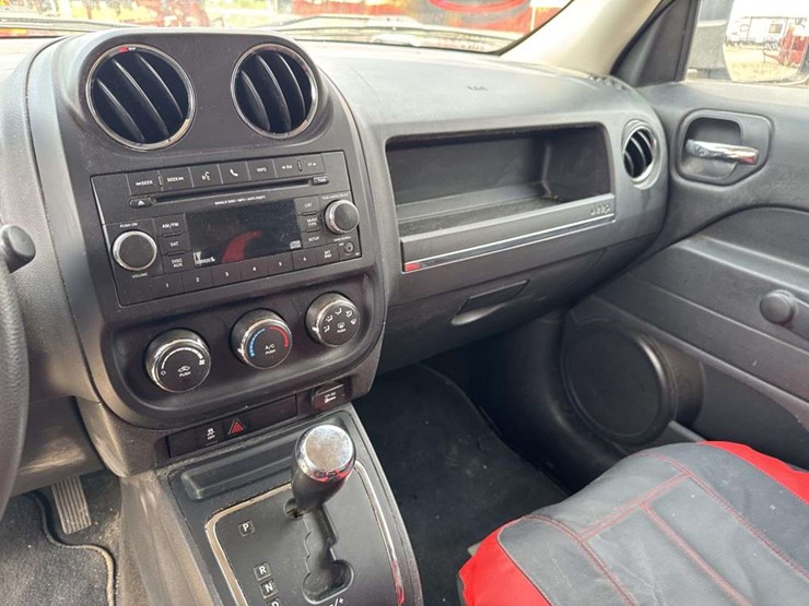 2013-jeep-patriot-sport-image-12