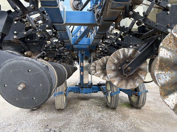 kinze-2600-image-27