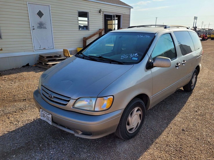 2003-toyota-sienna-image-1