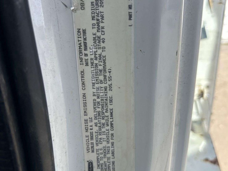 2014-freightliner-m2-106-image-10