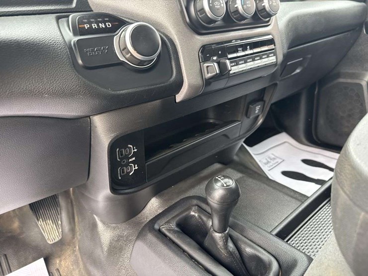 2019-dodge-ram-3500-image-15