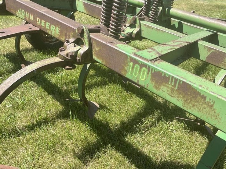 john-deere-100-image-3