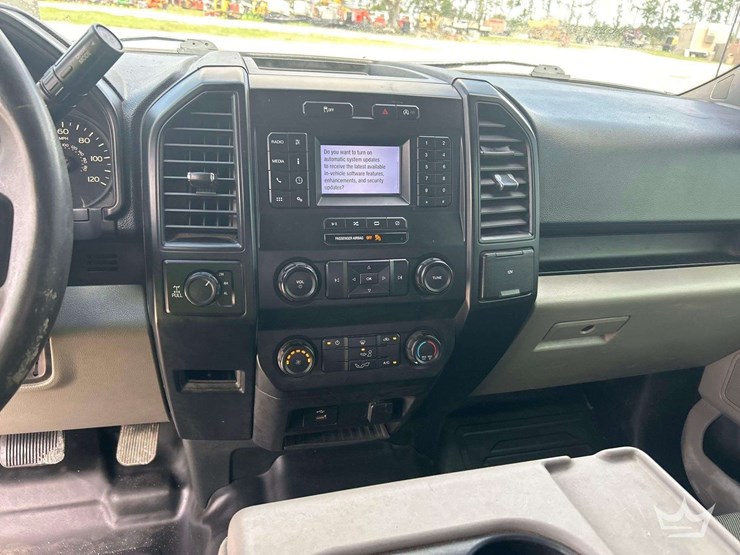 2020-ford-f150-image-12