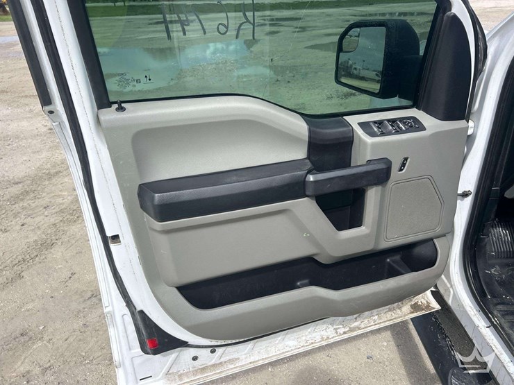 2020-ford-f150-image-15
