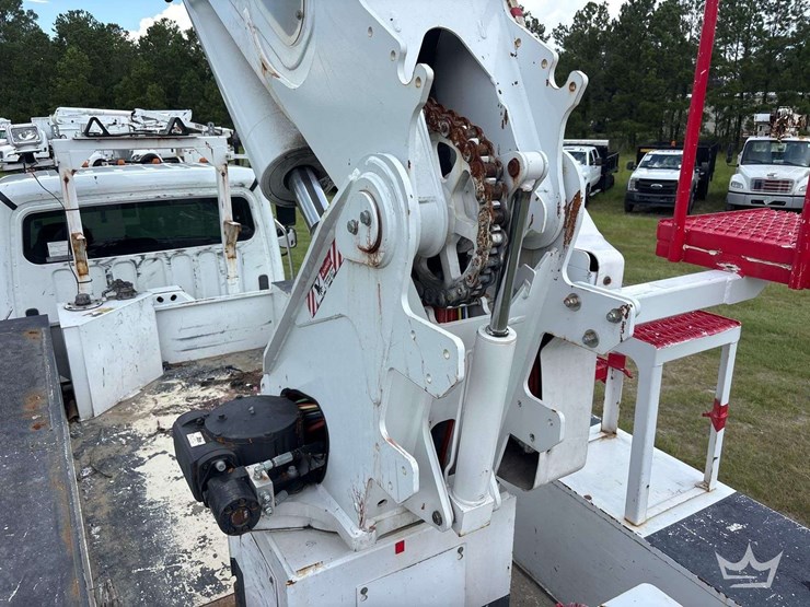 2020-freightliner-m2-106-image-17