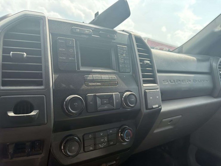 2019-ford-f550-xl-image-15