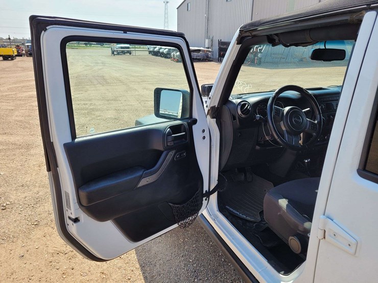 2017-jeep-wrangler-image-12