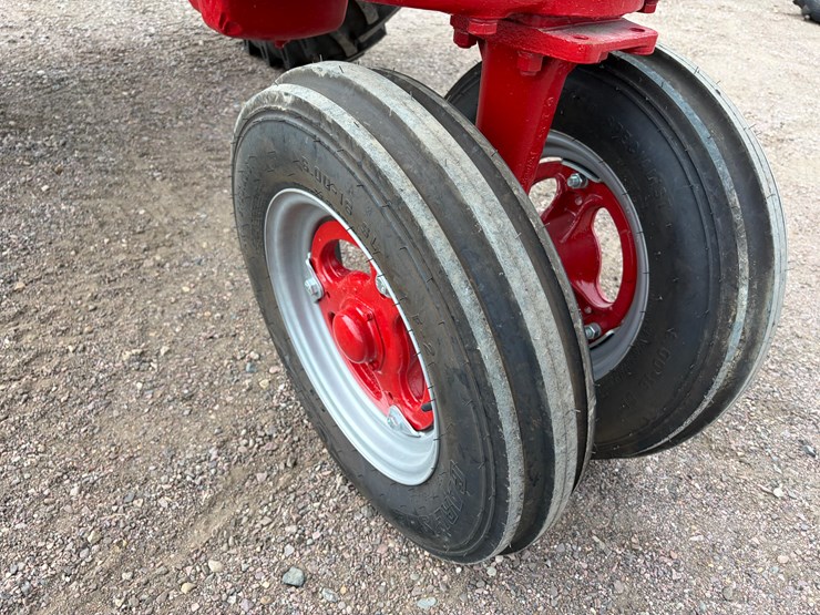 1952-farmall-super-m-tractor-image-15
