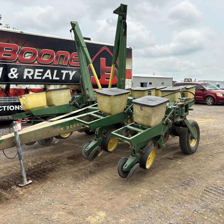 JOHN DEERE 8